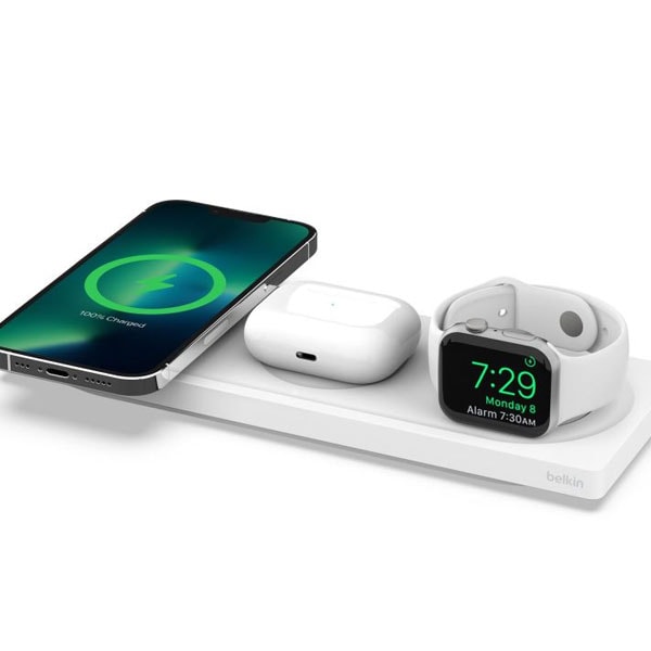 Belkin BOOST CHARGE PRO MagSafe 3v1 Bezdrátová nabíjecí podložka pro iPhone/Apple Watch/AirPods, bílá