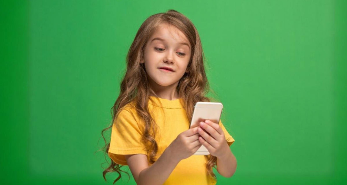 První telefon a dětský tarif: Kdy a jak pořídit dítěti vlastní mobilní tarif?