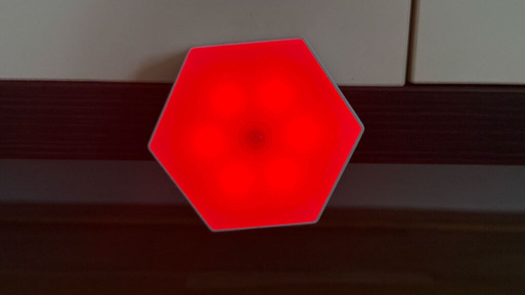 Červené LED noční světlo Bentech GYD05R bez modré složky – recenze