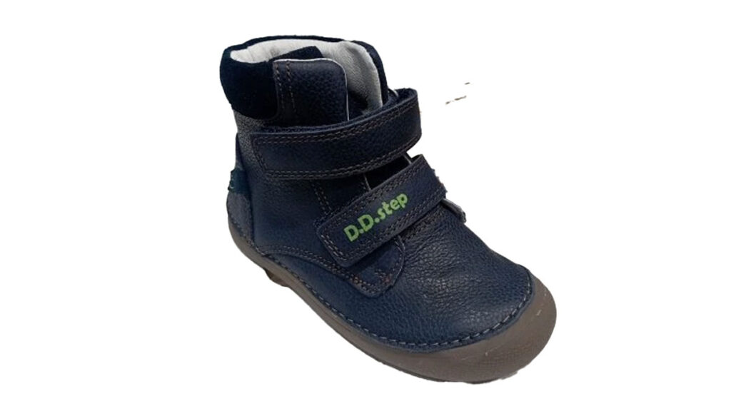 Modré dětské barefoot boty DDStep s vyšším střihem, koženým povrchem a zapínáním na dva suché zipy.