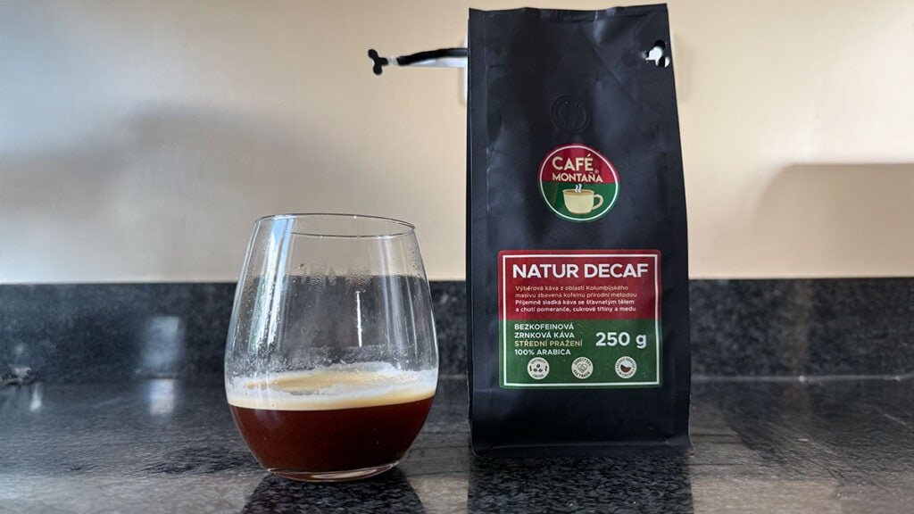 Natur Decaf – bezkofeinová káva od Cafe Montaña, v uzavíratelném obalu – Cafe Montana recenze, kyselý charakter, vhodná pro přípravu espressa.