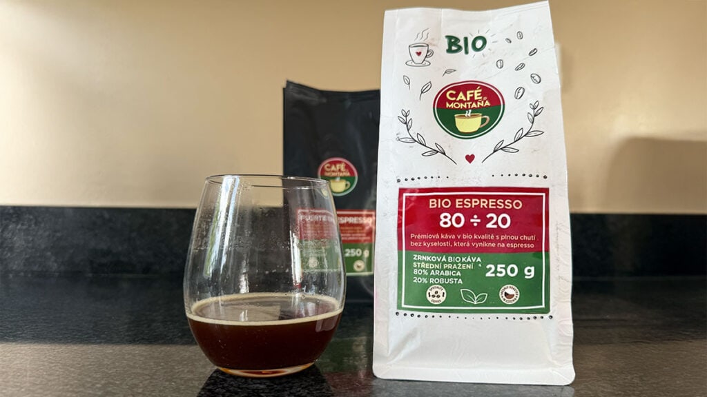 Balení kávy Bio Espresso 80/20 od Cafe Montaña v ekologickém obalu se zipem – Cafe Montana recenze, zrnková bio káva s převahou Arabiky, vhodná pro espresso.