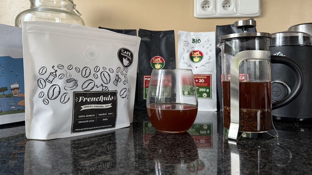 Frenchido od Cafe Montaña – Cafe Montana recenze, filtrovaná káva ideální pro French press, s tóny fíků, ořechů a karamelu.