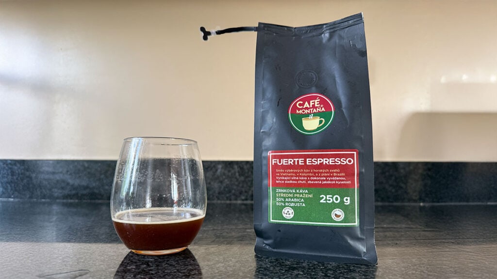 Fuerte Espresso od Cafe Montaña v balení se zipem – Cafe Montana recenze, nejlepší káva do kávovaru, silná a vyvážená směs Arabiky a Robusty.