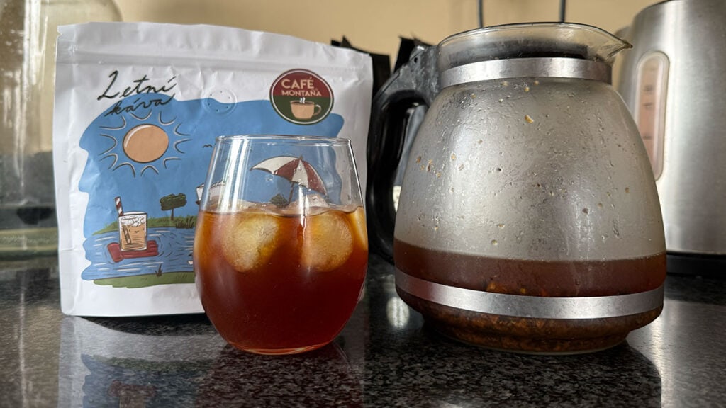 Letní káva od Cafe Montaña připravená jako cold brew – Cafe Montana recenze, ideální na léto, osvěžující káva bez mléka.