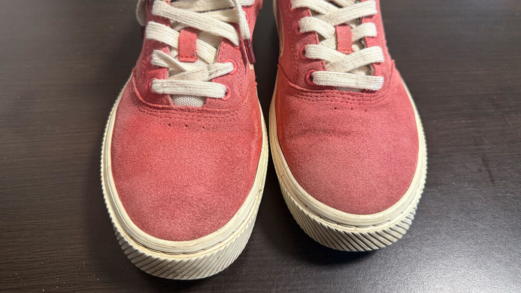 Boty Cariuma Naioca po roce nošení - detail přední části bot - pro recenzi značky Cariuma na Jaktovybrat.cz