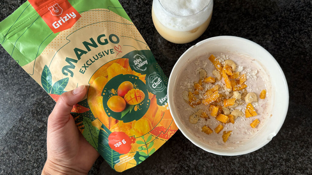 Mango exclusive Grizly jako topping na jogurt s proteinem – šťavnatá kombinace do snídaňové misky.