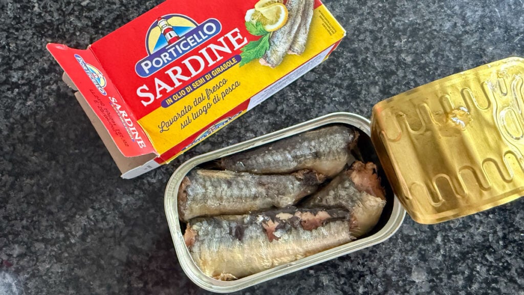 italské sardinky v oleji
